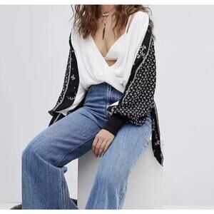 Free People Auxton Waffle Thermal Wrap Crop With Floral XS Black/White